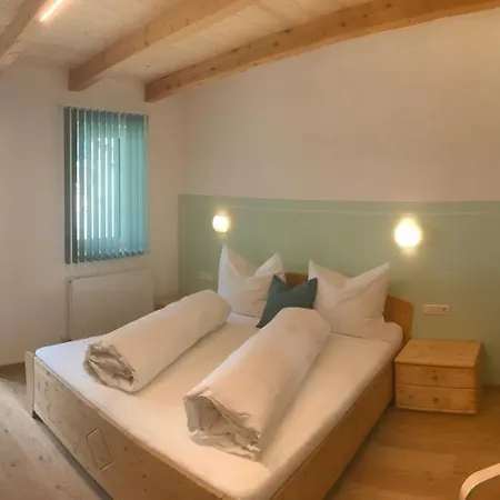 Kneisl Ζόλντεν